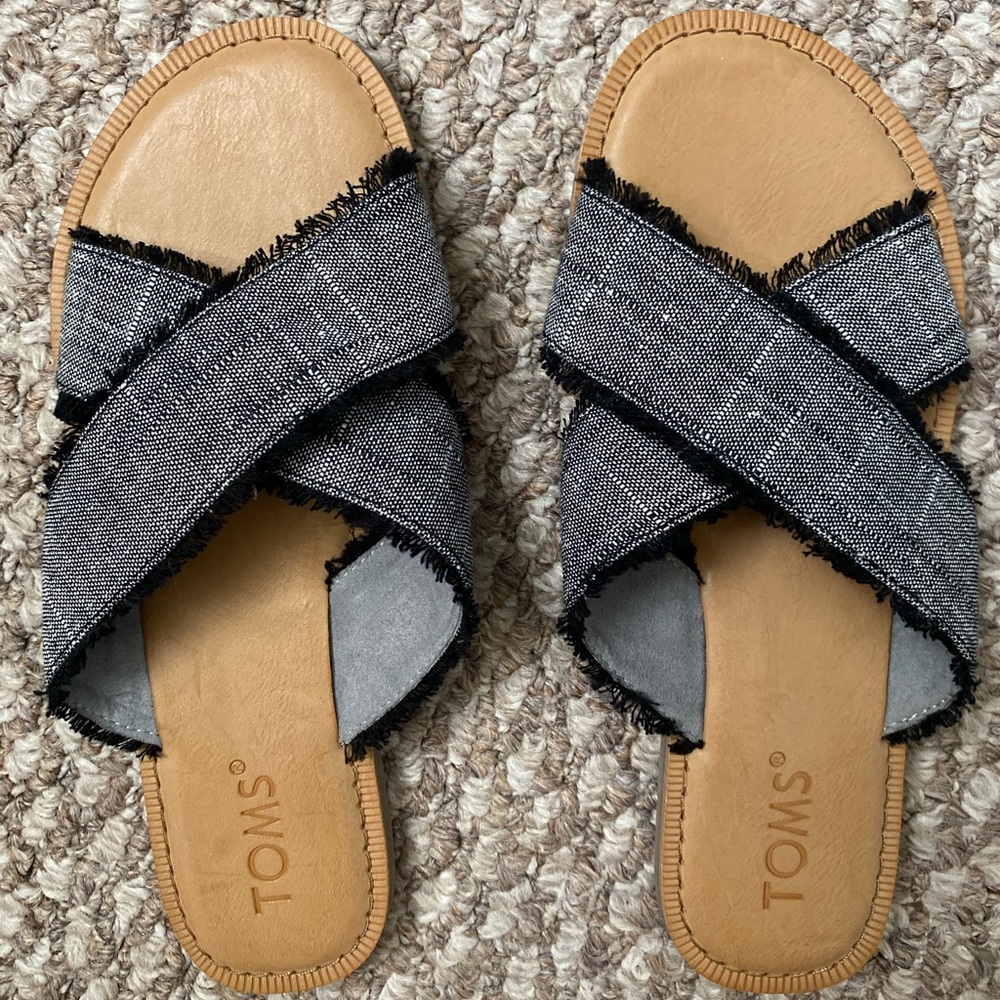 TOMS sandals NWOT
